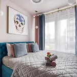 Metropark Krzemieniecka-lux-next Metro Slodowiec 10 Min To Center, Free Parking On The Street Appartement