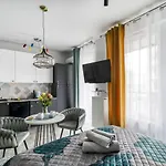 Metropark Krzemieniecka-lux-next Metro Slodowiec 10 Min To Center, Free Parking On The Street * Warszawa