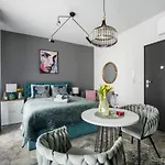 Metropark Krzemieniecka-lux-next Metro Slodowiec 10 Min To Center, Free Parking On The Street Appartement Warschau