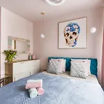 Appartement Metropark Krzemieniecka-lux-next Metro Slodowiec 10 Min To Center, Free Parking On The Street *