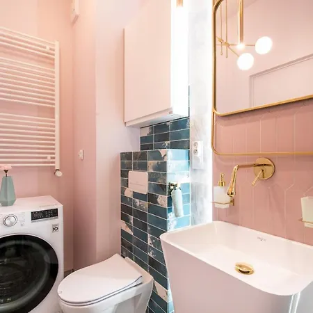 Metropark Krzemieniecka-lux-next Metro Slodowiec 10 Min To Center, Free Parking On The Street Apartment