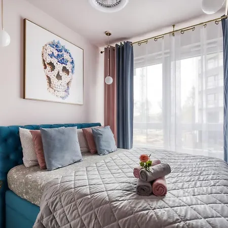 Metropark Krzemieniecka-lux-next Metro Slodowiec 10 Min To Center, Free Parking On The Street Apartment