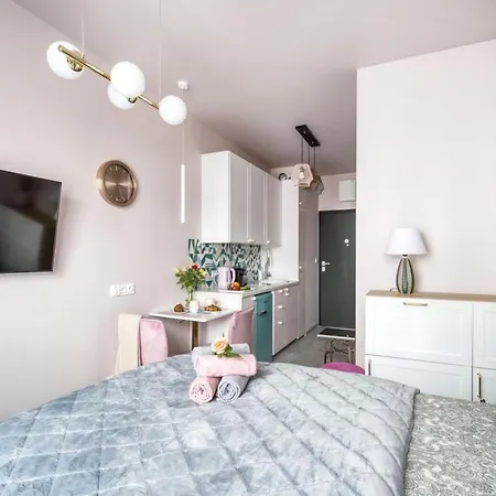 Metropark Krzemieniecka-lux-next Metro Slodowiec 10 Min To Center, Free Parking On The Street, Self Check-in, Ac In Some Apartments, Optional Breakfest Apartmán
