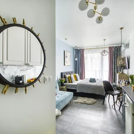 Metropark Krzemieniecka-lux-next Metro Slodowiec 10 Min To Center, Free Parking On The Street, Self Check-in, Ac In Some Apartments, Optional Breakfest