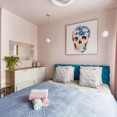 Apartmán Metropark Krzemieniecka-lux-next Metro Slodowiec 10 Min To Center, Free Parking On The Street, Self Check-in, Ac In Some Apartments, Optional Breakfest *
