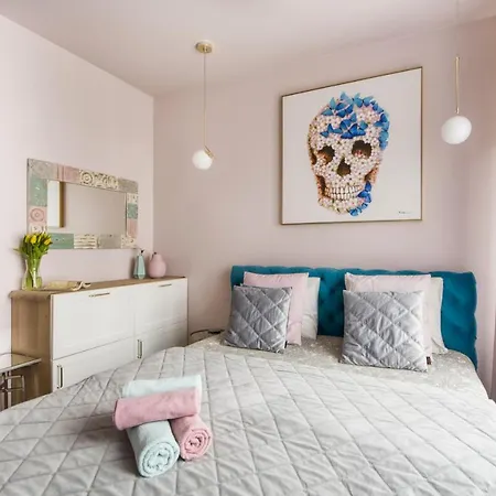 Metropark Krzemieniecka-lux-next Metro Slodowiec 10 Min To Center, Free Parking On The Street Apartment *