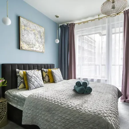 Metropark Krzemieniecka-lux-next Metro Slodowiec 10 Min To Center, Free Parking On The Street Apartment Warschau