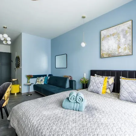 Metropark Krzemieniecka-lux-next Metro Slodowiec 10 Min To Center, Free Parking On The Street Apartment Warschau