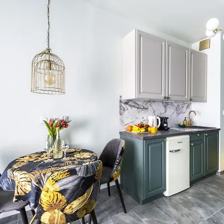 Metropark Krzemieniecka-lux-next Metro Slodowiec 10 Min To Center, Free Parking On The Street Apartment