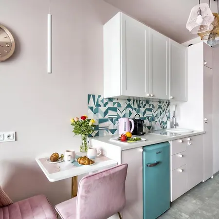 Metropark Krzemieniecka-lux-next Metro Slodowiec 10 Min To Center, Free Parking On The Street Warszawa